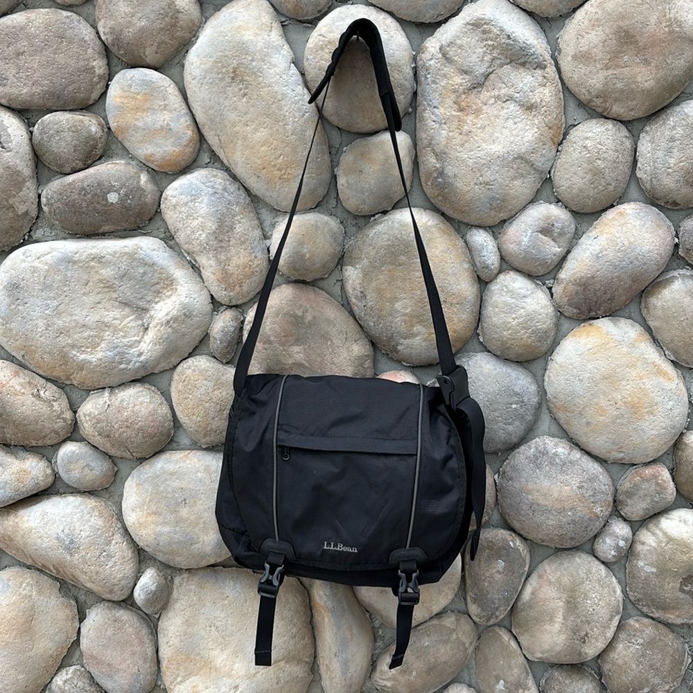 LL BEAN Solid Black Messenger Bag /Crossbody Bag /Small Laptop Bag